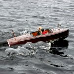 06. Chris Craft Barrelback i skala 1:8, 73 cm, 3 kg